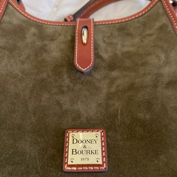 NEW OLIVE Dooney & Bourke Suede Messenger Crossbody Purse Bag Green Brown no tag - Picture 4 of 4